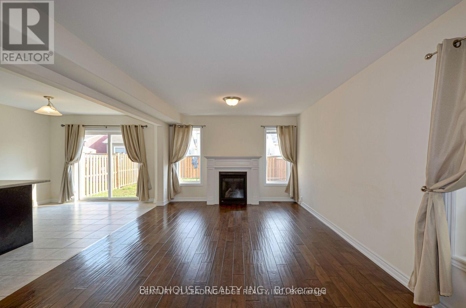 11 Silverbrook Avenue, Kawartha Lakes (Lindsay), Ontario  K9V 0B2 - Photo 6 - X12613382