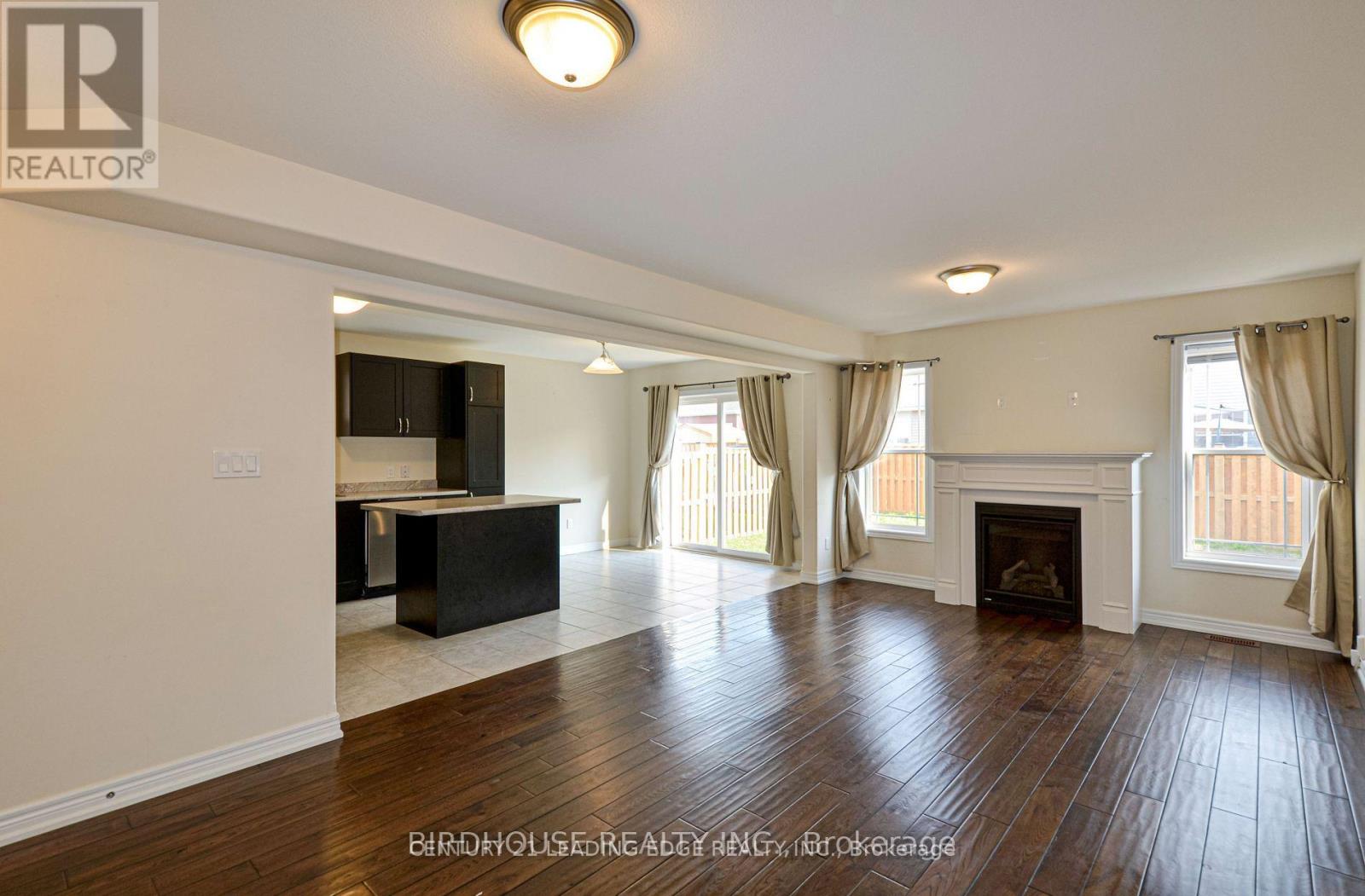 11 Silverbrook Avenue, Kawartha Lakes (Lindsay), Ontario  K9V 0B2 - Photo 7 - X12613382