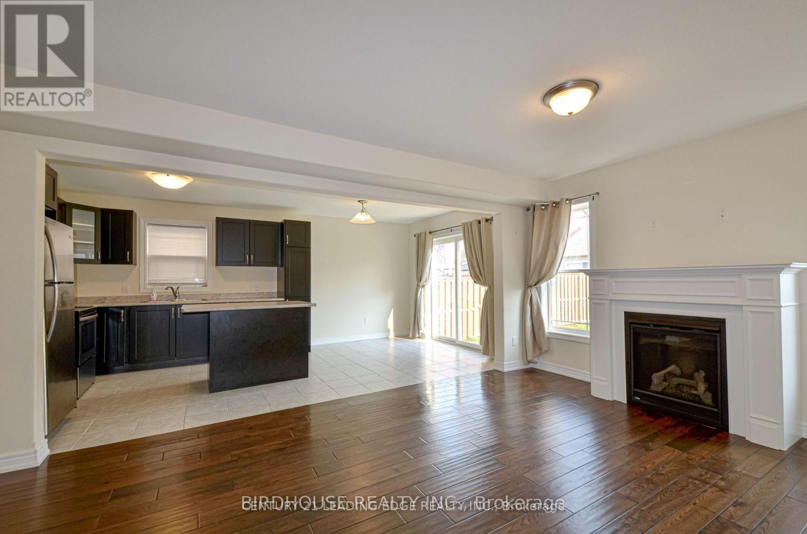 11 Silverbrook Avenue, Kawartha Lakes (Lindsay), Ontario  K9V 0B2 - Photo 8 - X12613382