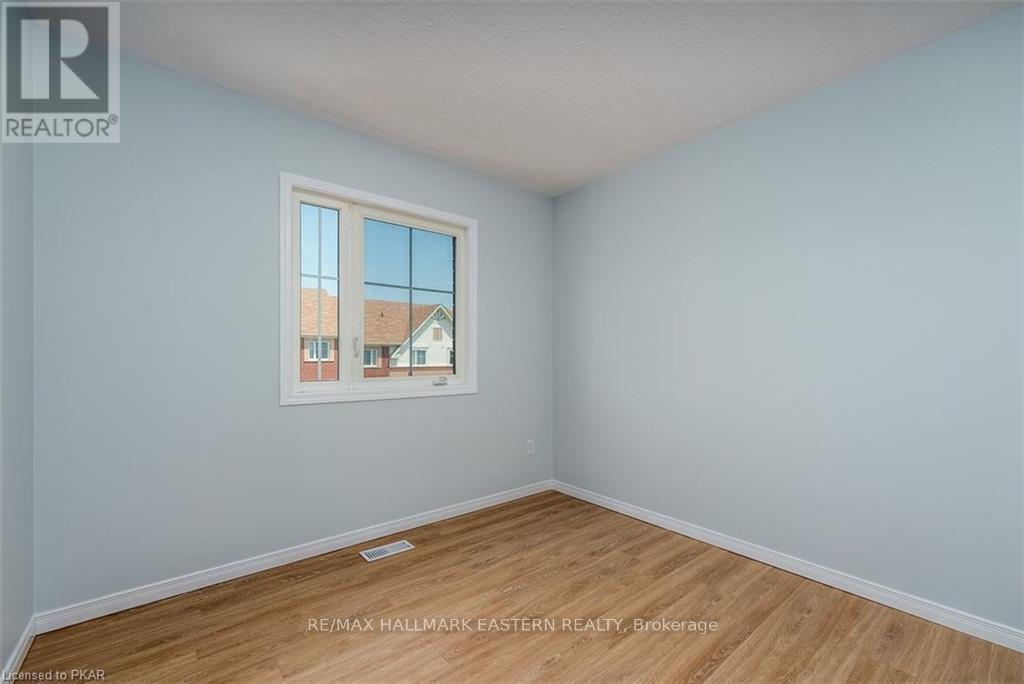 801 - 246 Spillsbury Drive, Peterborough West (South), Ontario  K9K 0A1 - Photo 4 - X12613662