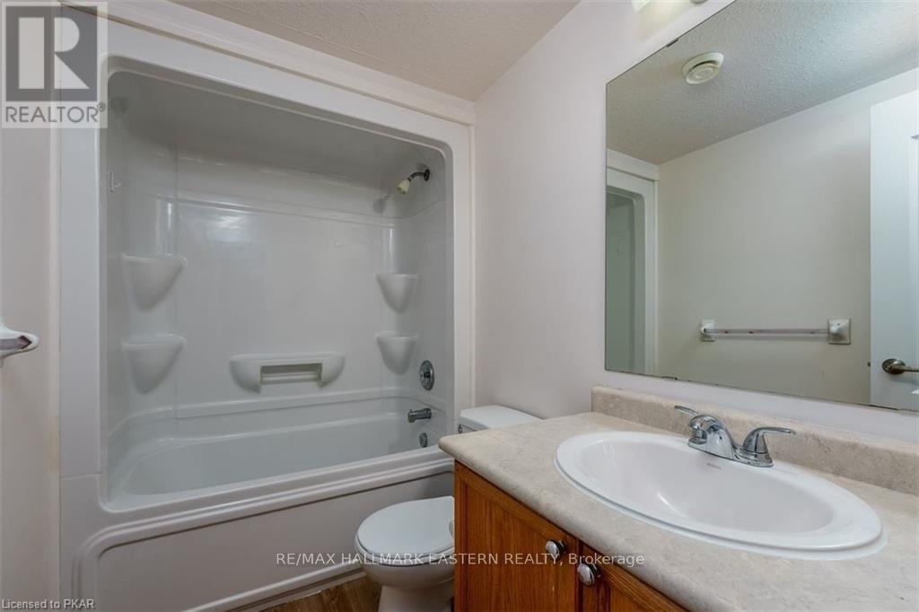 801 - 246 Spillsbury Drive, Peterborough West (South), Ontario  K9K 0A1 - Photo 8 - X12613662