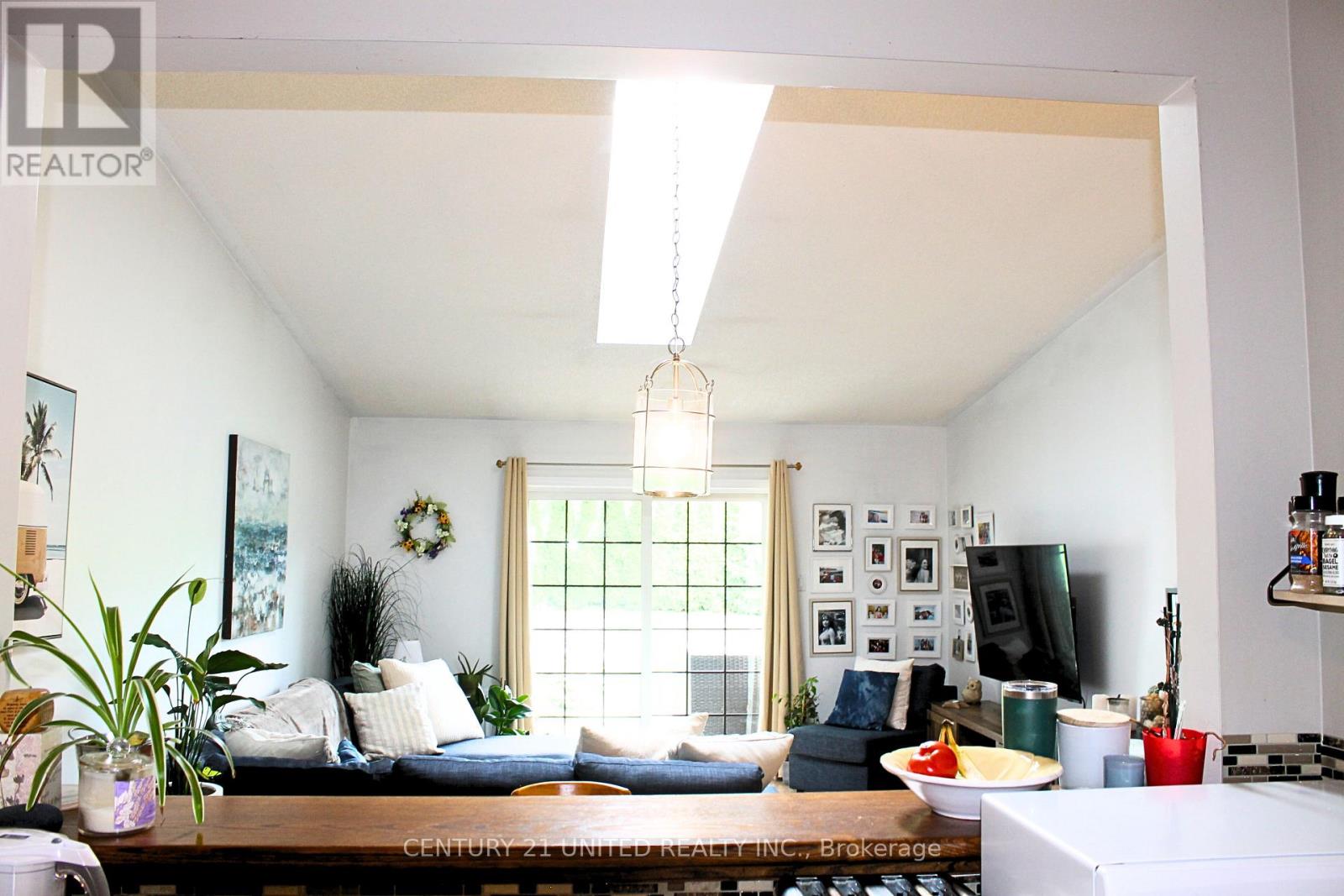 5 - 689 Whitaker Street, Peterborough (Ashburnham Ward 4), Ontario  K9H 7K3 - Photo 5 - X12615100