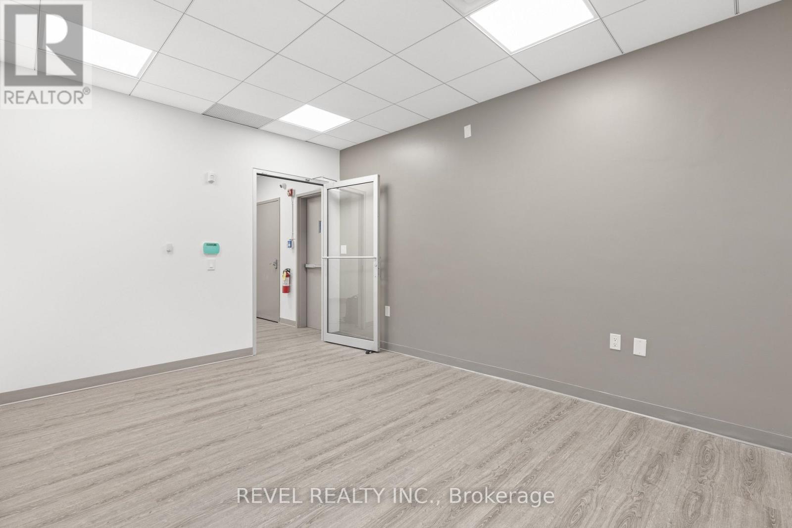 Upper 3 - 34 Cambridge Street S, Kawartha Lakes (Lindsay), Ontario  K9V 3B8 - Photo 10 - X12615580