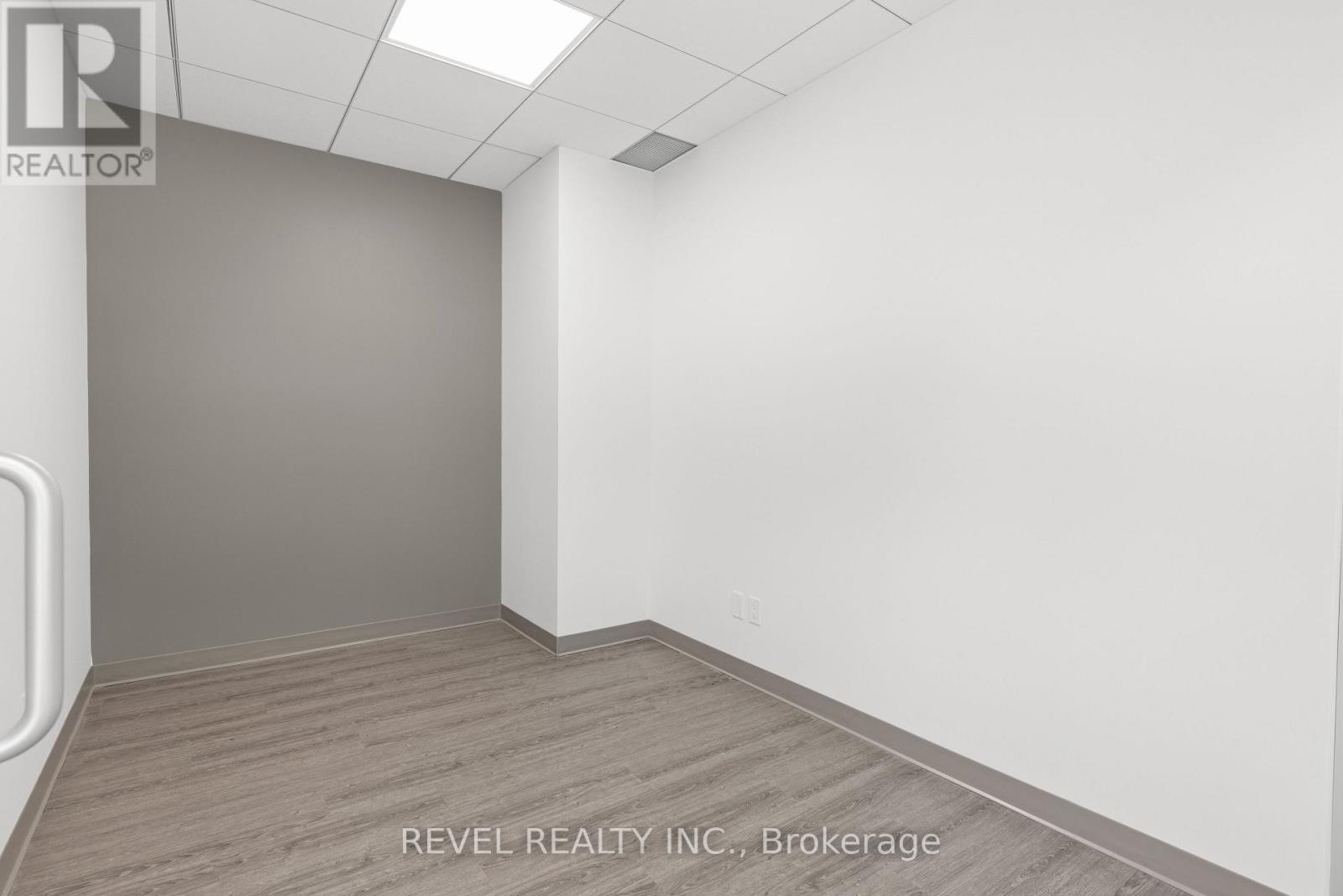 Upper 3 - 34 Cambridge Street S, Kawartha Lakes (Lindsay), Ontario  K9V 3B8 - Photo 13 - X12615580