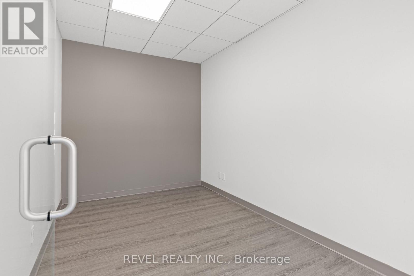 Upper 3 - 34 Cambridge Street S, Kawartha Lakes (Lindsay), Ontario  K9V 3B8 - Photo 15 - X12615580