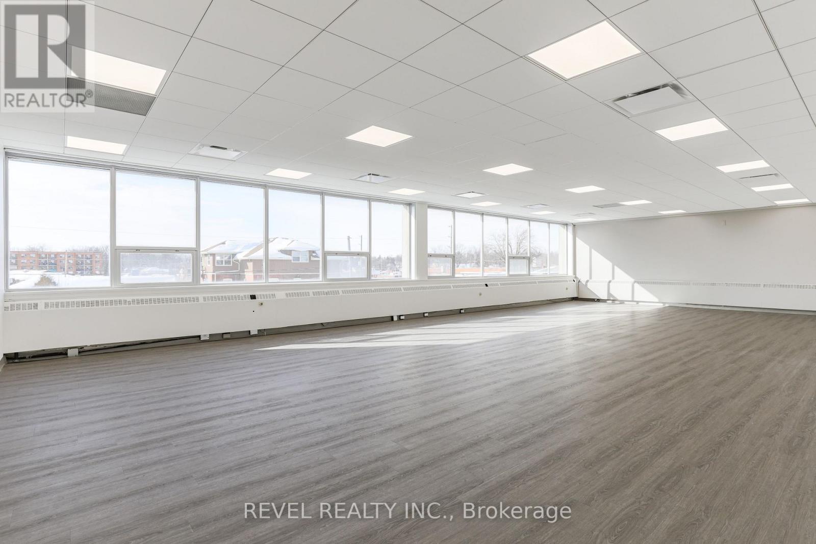 Upper 2 - 34 Cambridge Street S, Kawartha Lakes (Lindsay), Ontario  K9V 3B8 - Photo 12 - X12615582