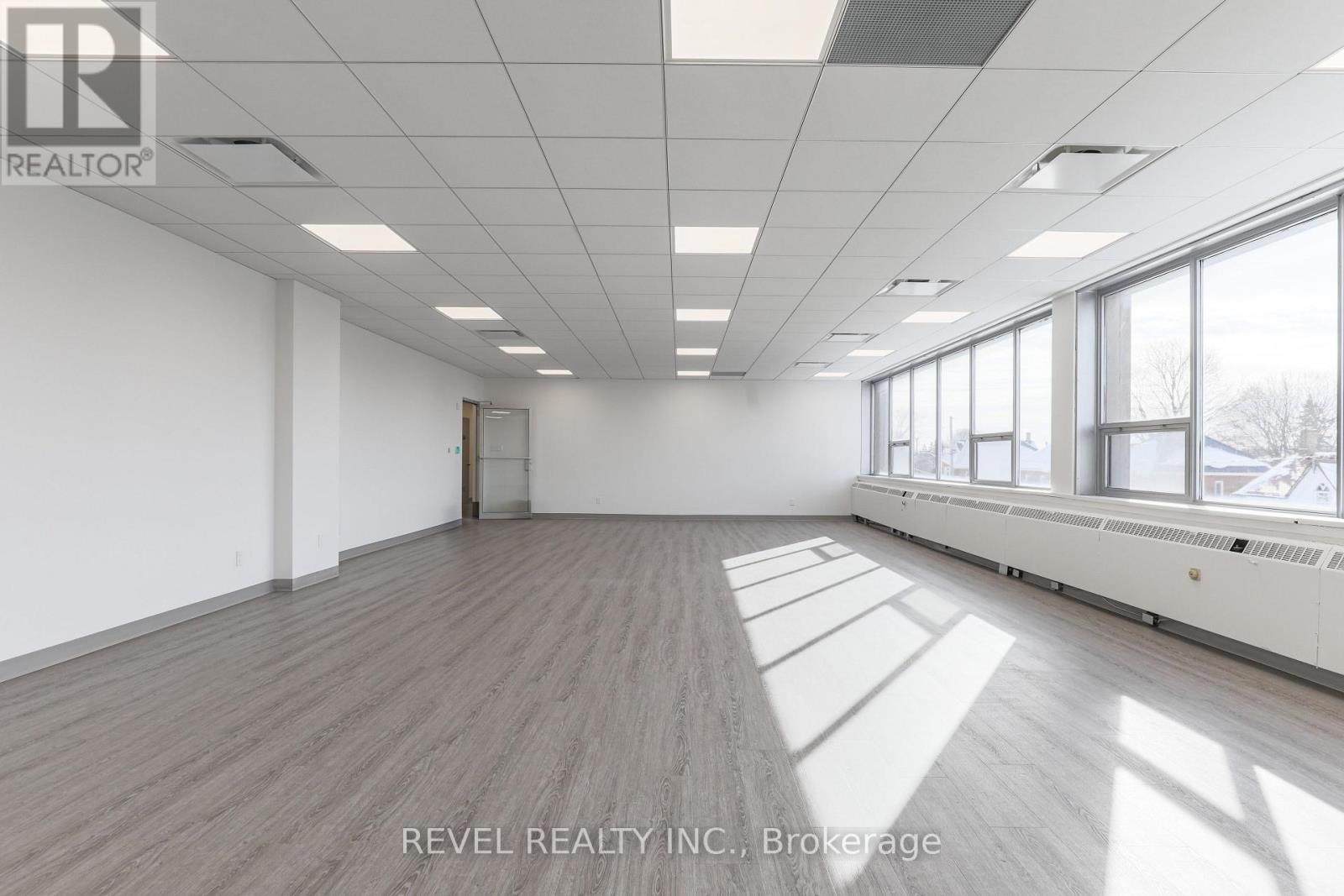 Upper 2 - 34 Cambridge Street S, Kawartha Lakes (Lindsay), Ontario  K9V 3B8 - Photo 13 - X12615582