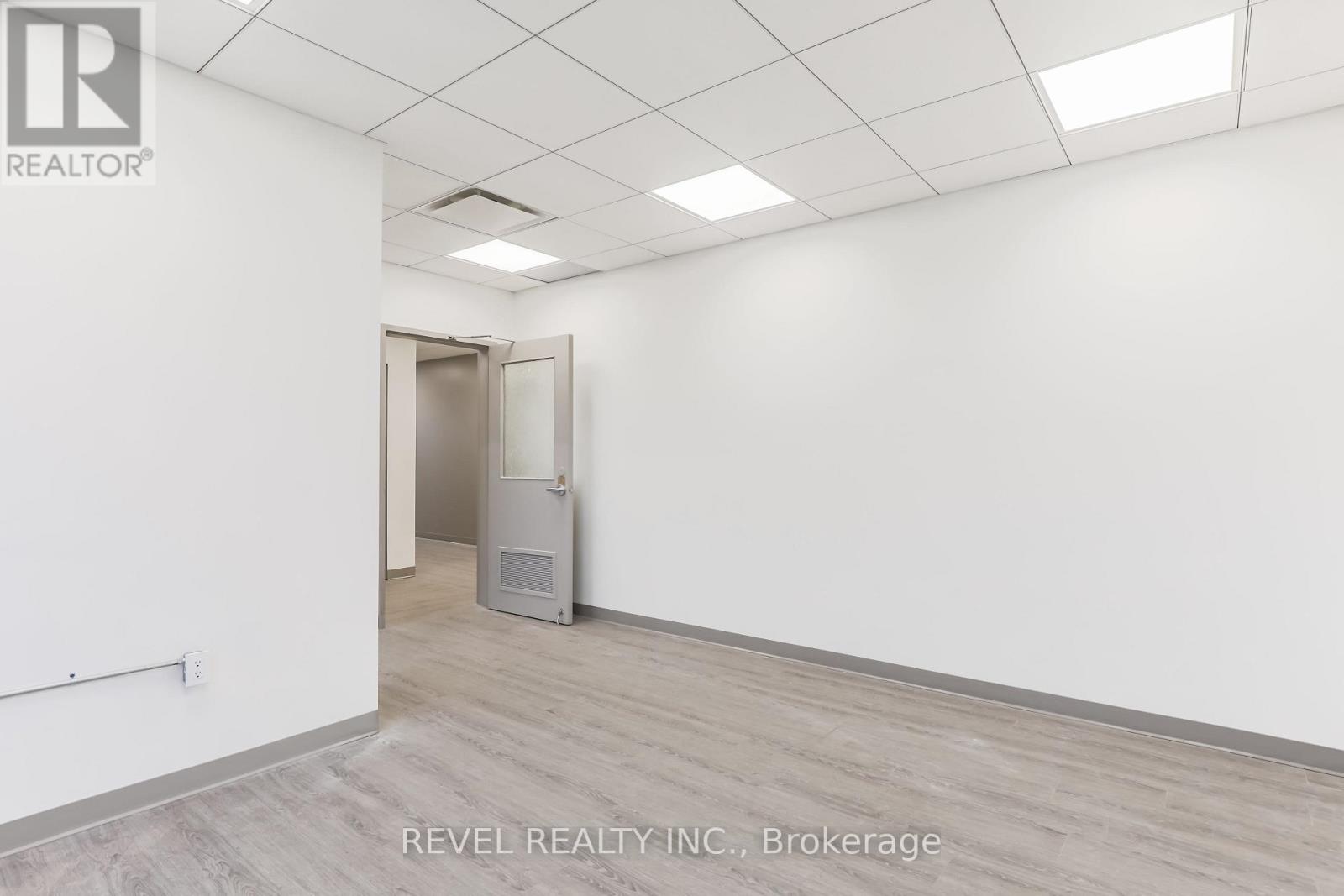 Upper 2 - 34 Cambridge Street S, Kawartha Lakes (Lindsay), Ontario  K9V 3B8 - Photo 21 - X12615582