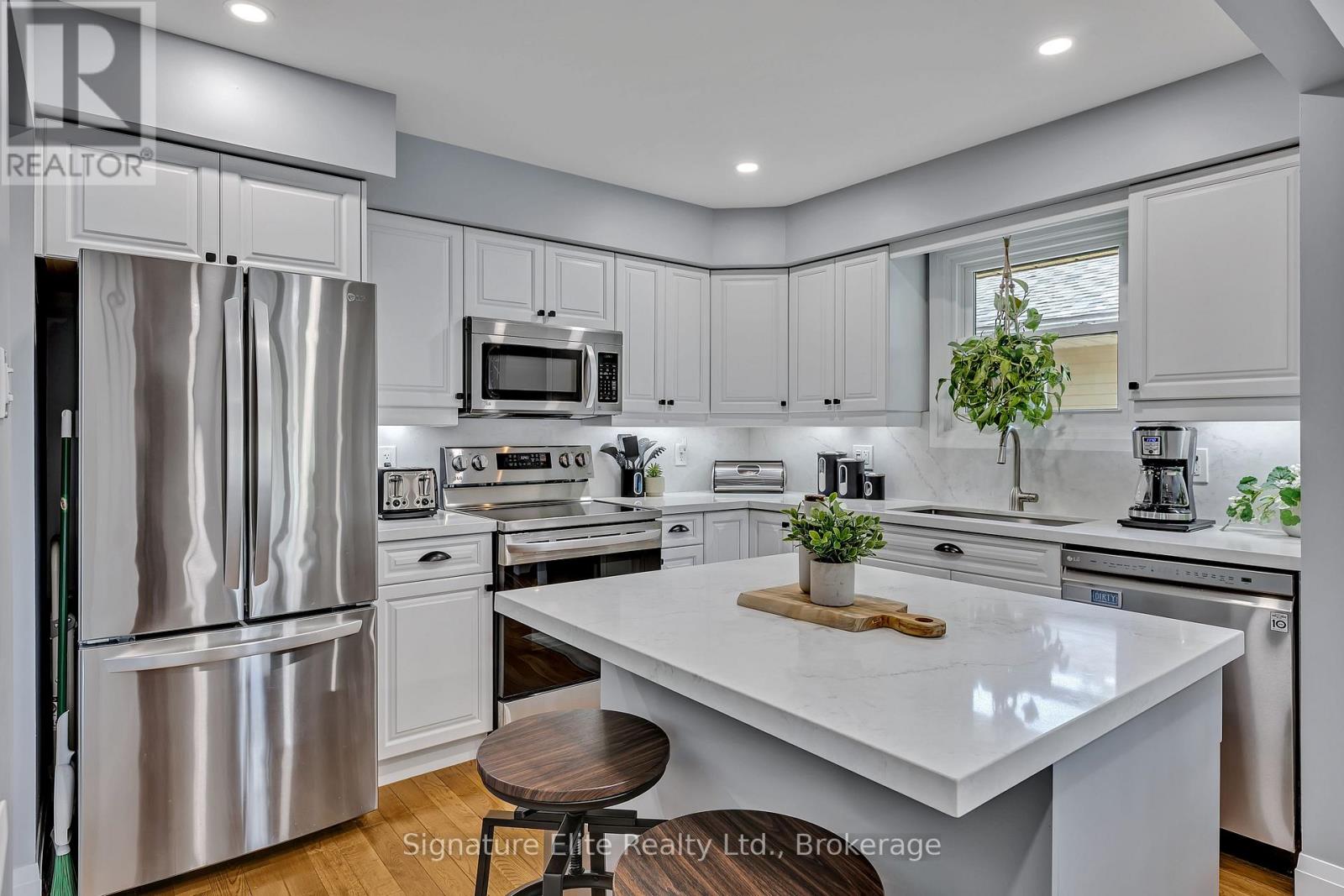 270 Sherin Avenue, Peterborough (Ashburnham Ward 4), Ontario  K9J 1B6 - Photo 7 - X12615364