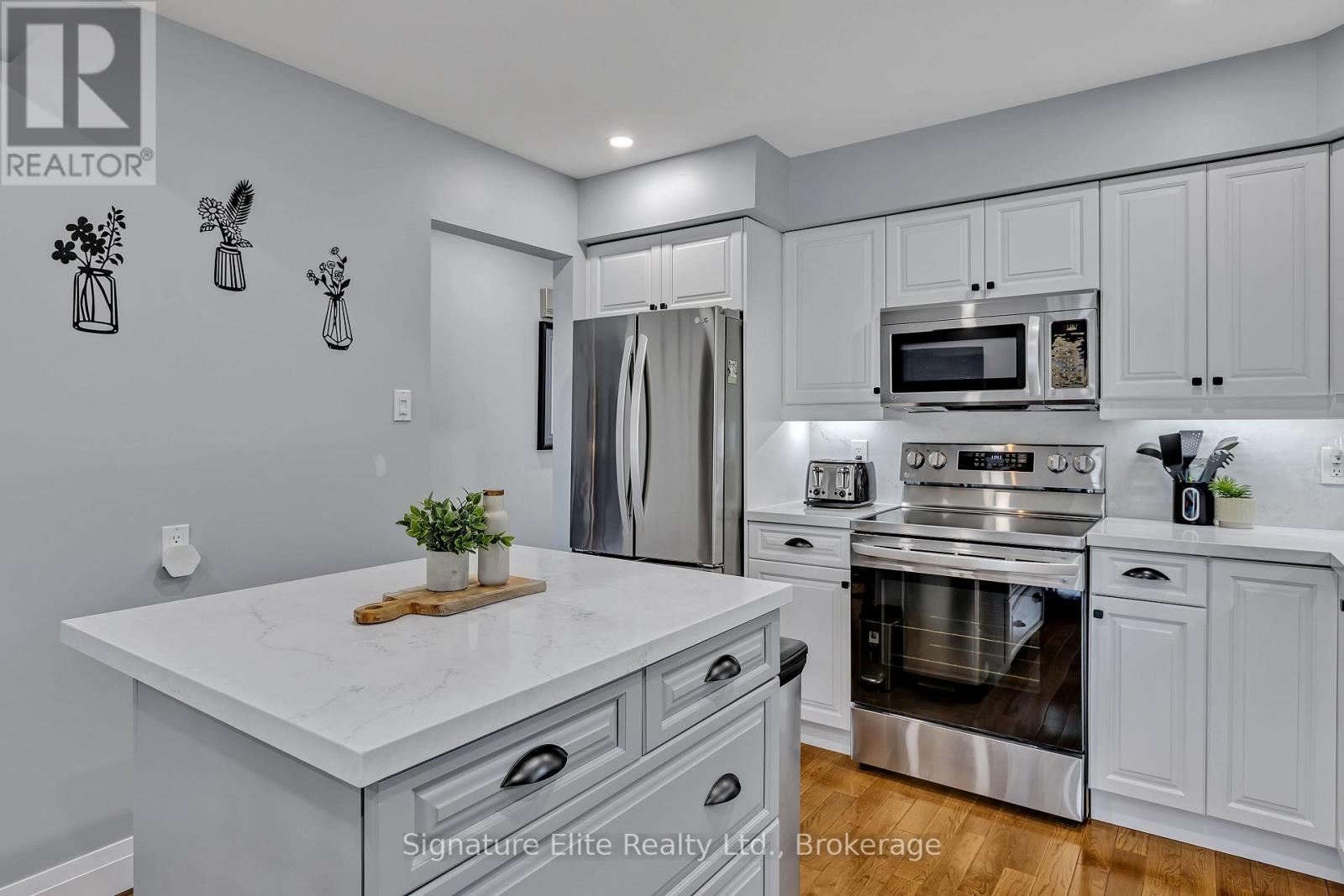 270 Sherin Avenue, Peterborough (Ashburnham Ward 4), Ontario  K9J 1B6 - Photo 8 - X12615364