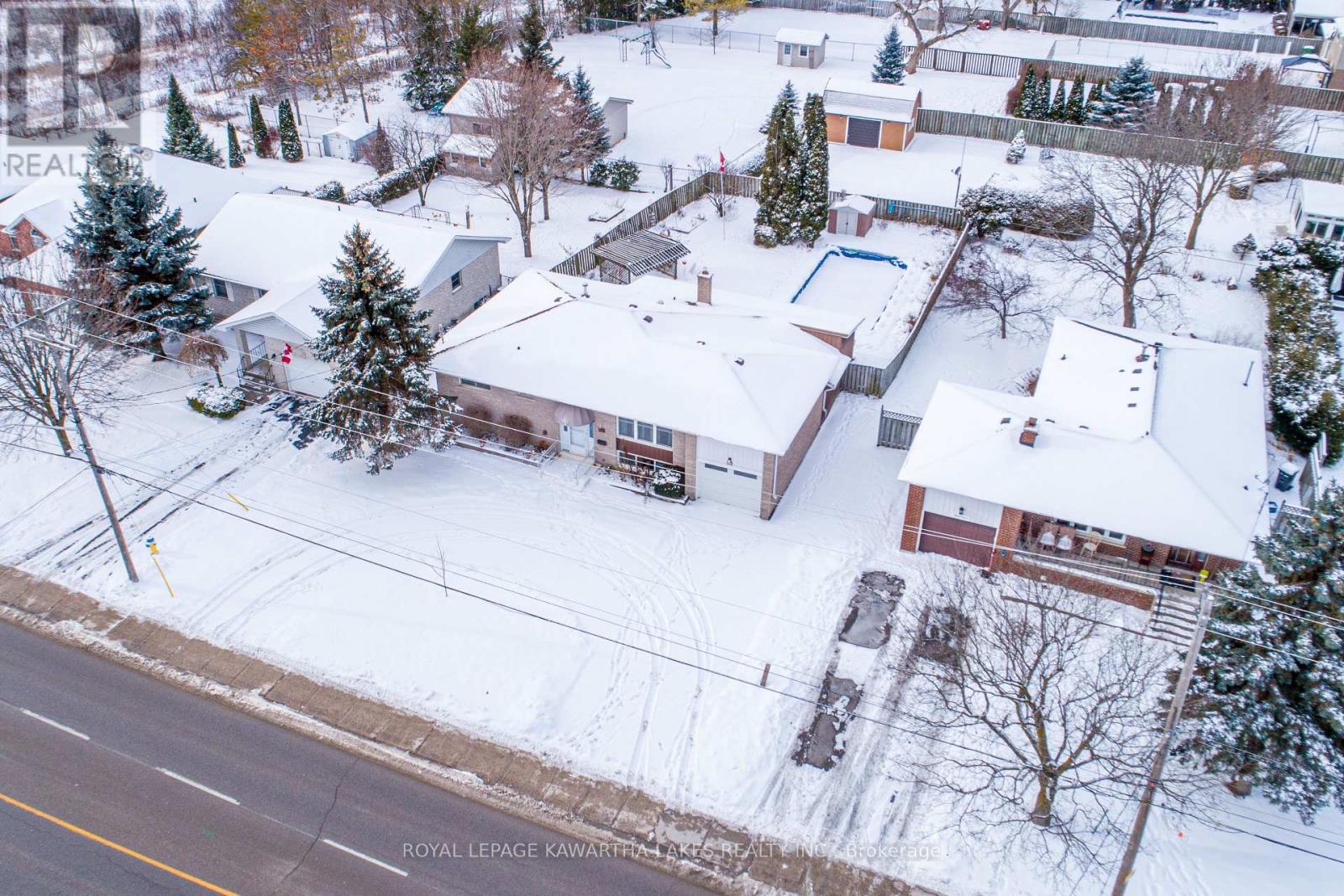 89 Angeline Street S, Kawartha Lakes (Lindsay), Ontario  K9V 3L4 - Photo 4 - X12615912