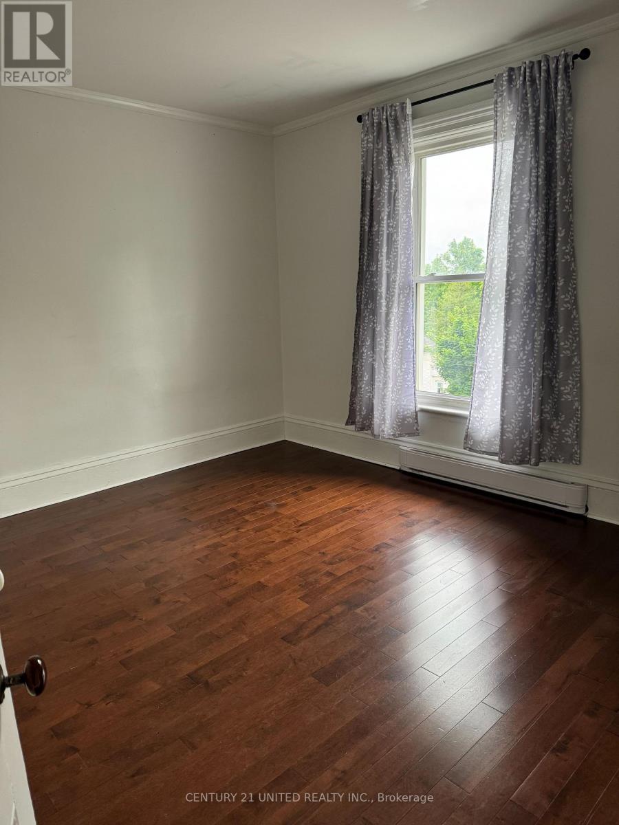 234 Antrim Street, Peterborough (Town Ward 3), Ontario  K9H 3G4 - Photo 15 - X12616082