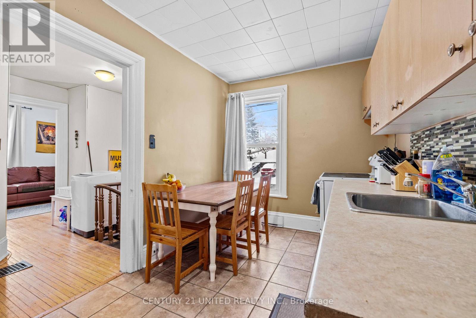 234 Antrim Street, Peterborough (Town Ward 3), Ontario  K9H 3G4 - Photo 19 - X12616082