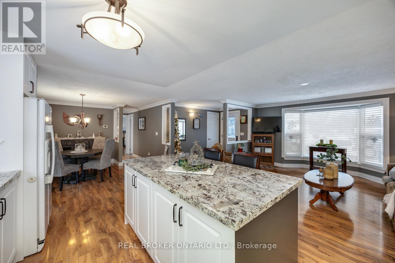 22 Champlain Court, Clarington (Bowmanville), Ontario  L1B 1A5 - Photo 7 - E12628012