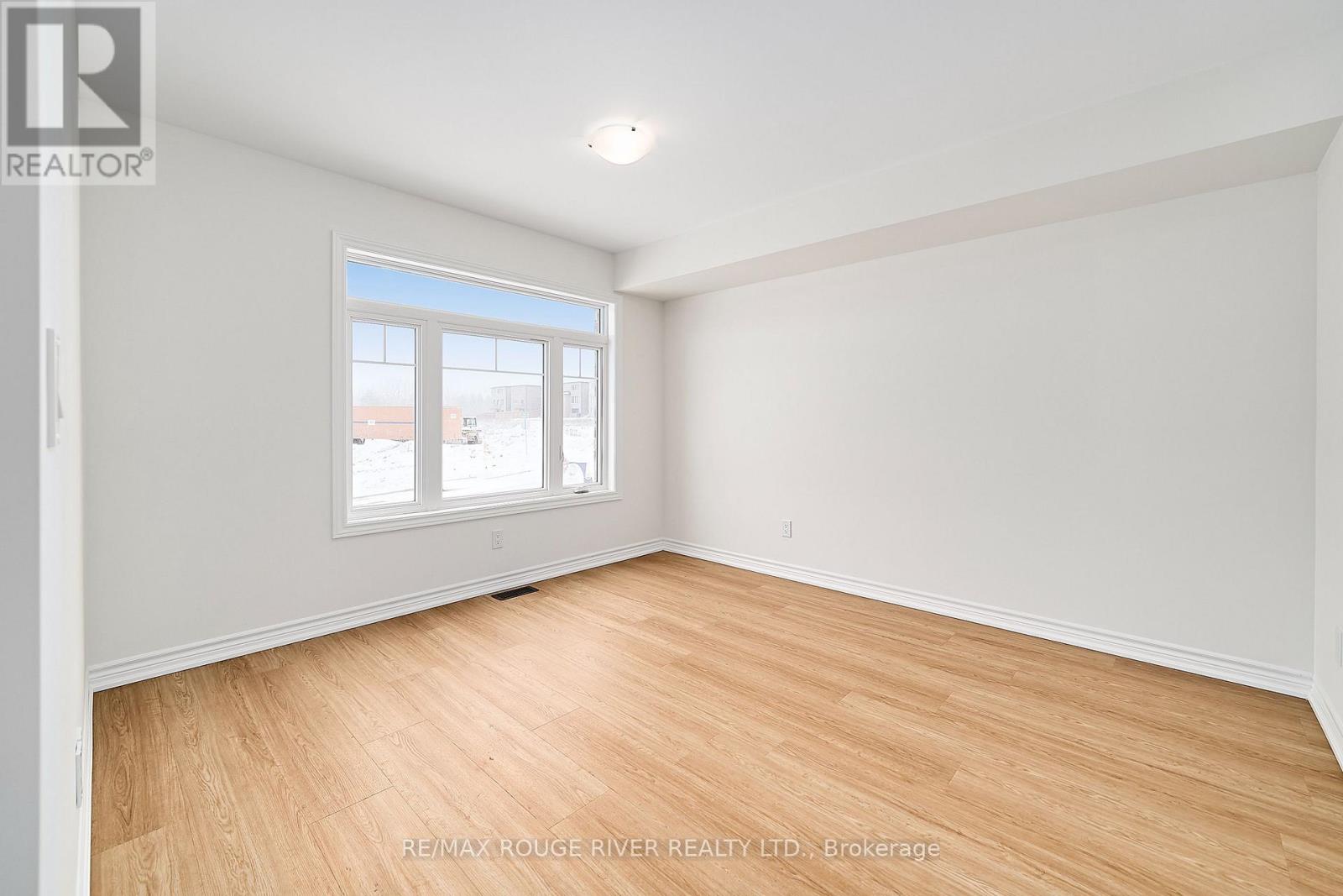 11 Addyman Crescent, Clarington (Newcastle), Ontario  L1B 0X1 - Photo 4 - E12630420