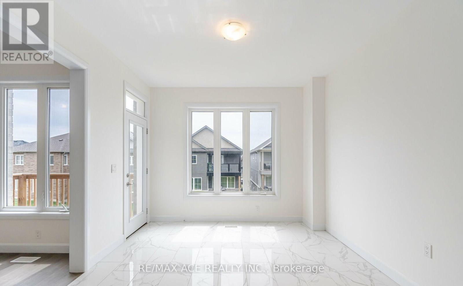 217 O'neil Street, Peterborough (Monaghan Ward 2), Ontario  K9K 0H5 - Photo 4 - X12633636