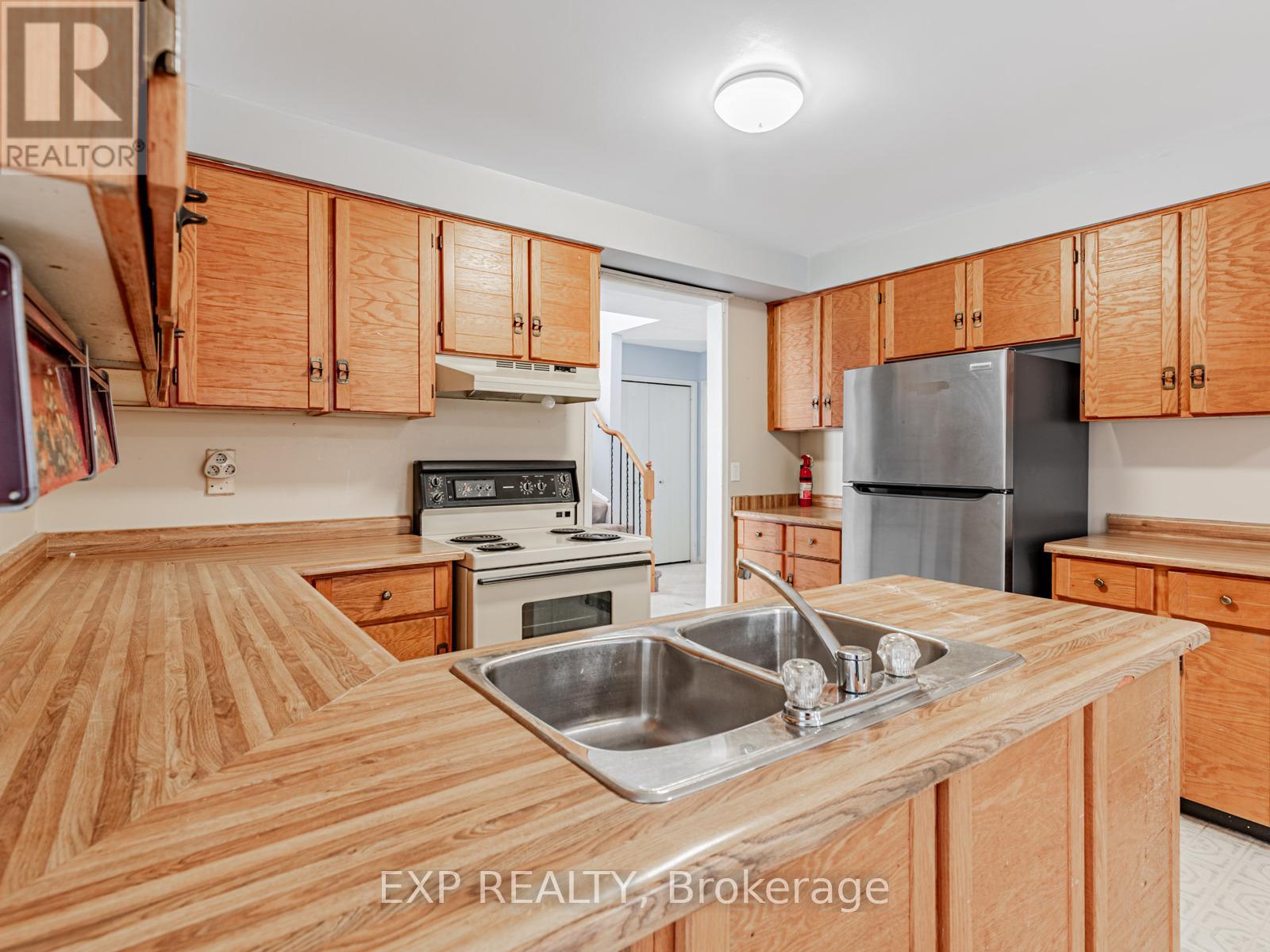 90 Hart Boulevard, Clarington (Newcastle), Ontario  L1B 1E4 - Photo 3 - E12633904