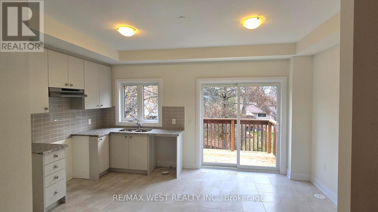 35 Marret Lane, Clarington (Newcastle), Ontario  L1B 1J2 - Photo 3 - E12634314