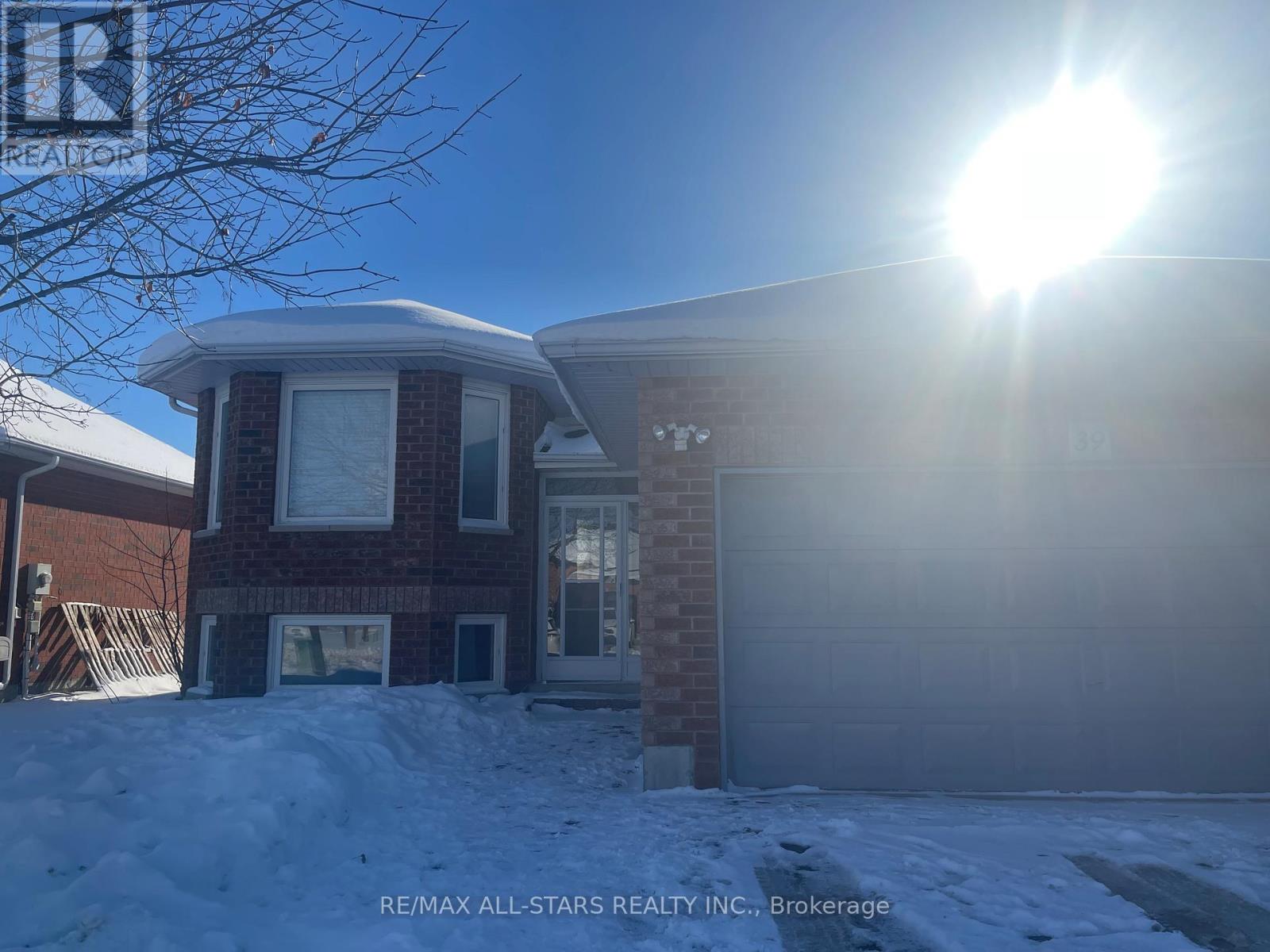 MAIN FLOOR - 39 MCGIBBON BOULEVARD, kawartha lakes (lindsay), Ontario