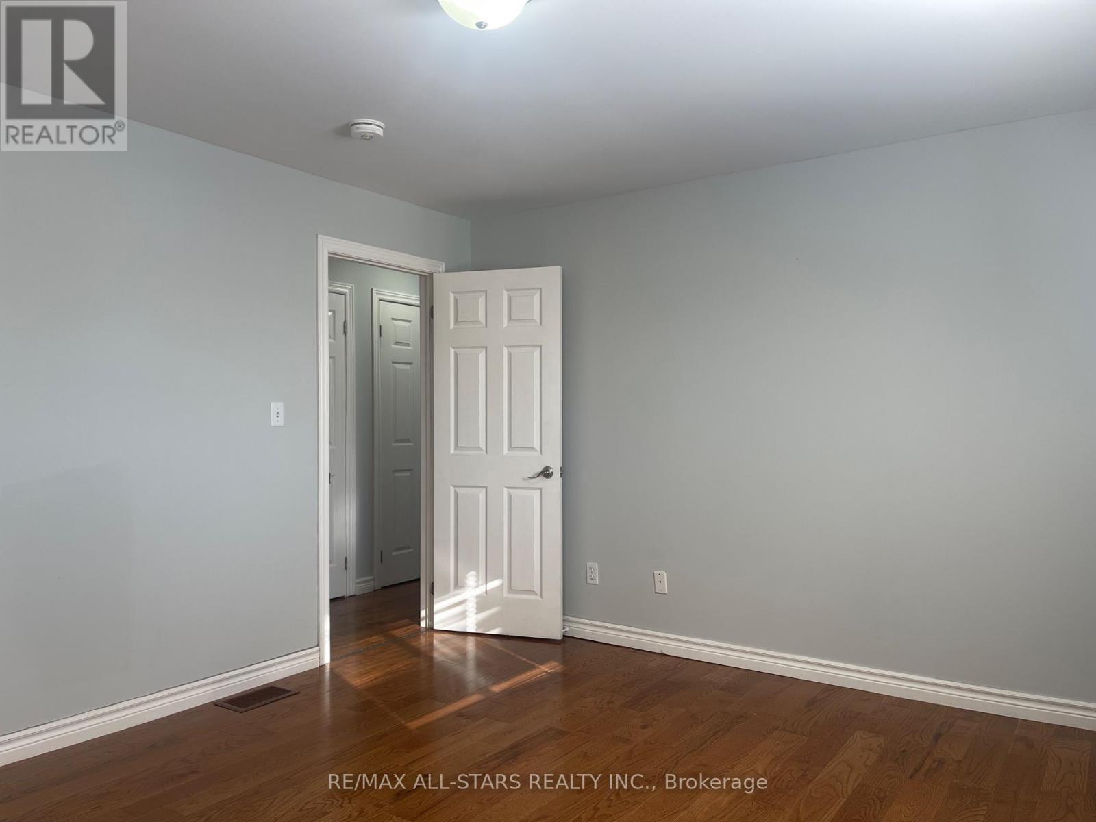 Main Floor -All Inclusive - 39 Mcgibbon Boulevard, Kawartha Lakes (Lindsay), Ontario  K9V 6G4 - Photo 17 - X12635290