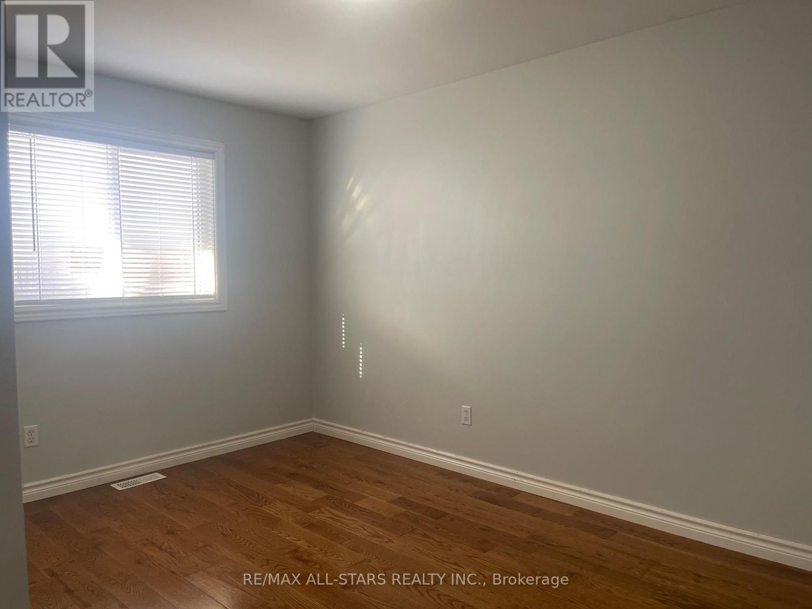 Main Floor -All Inclusive - 39 Mcgibbon Boulevard, Kawartha Lakes (Lindsay), Ontario  K9V 6G4 - Photo 21 - X12635290