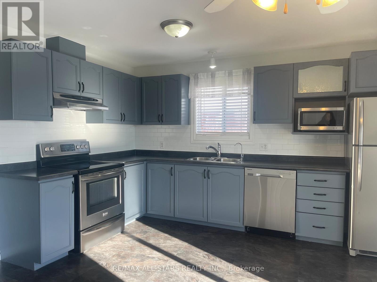 Main Floor -All Inclusive - 39 Mcgibbon Boulevard, Kawartha Lakes (Lindsay), Ontario  K9V 6G4 - Photo 7 - X12635290