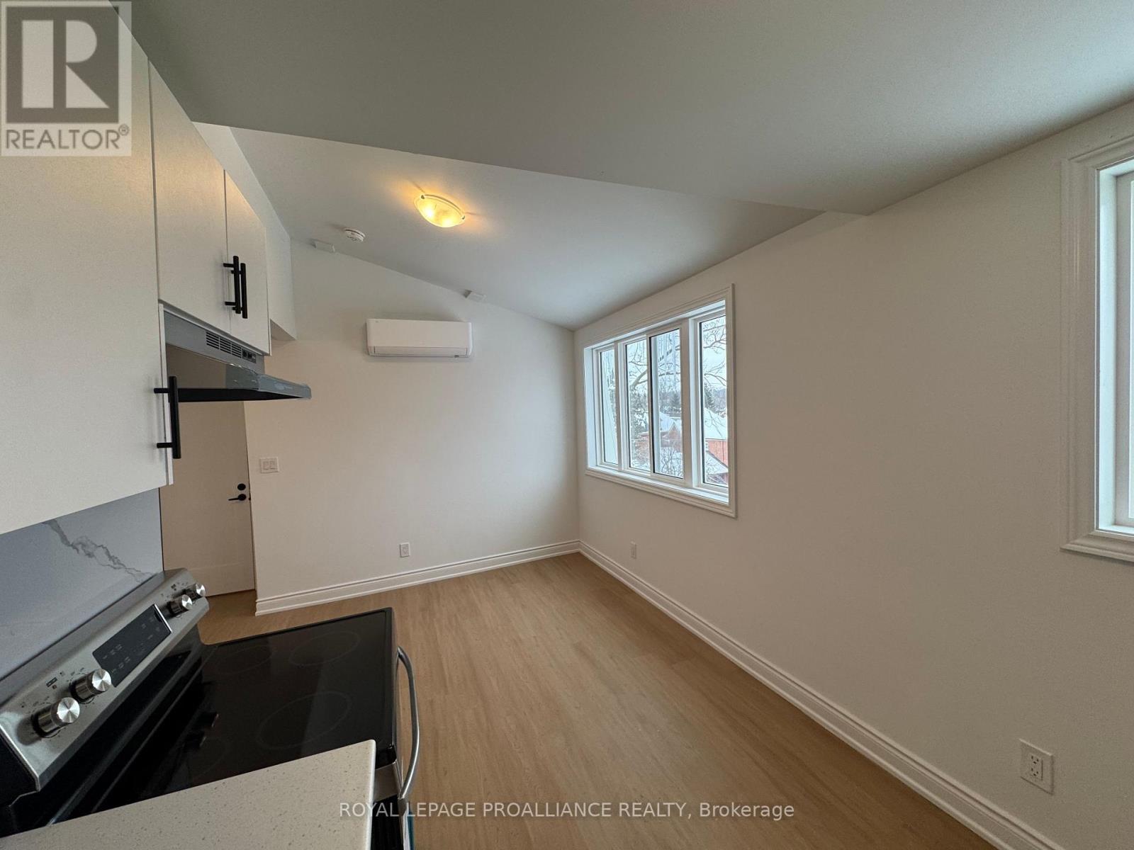 #5 - 380 Park Street N, Peterborough (Town Ward 3), Ontario  K9H 4P8 - Photo 11 - X12636792