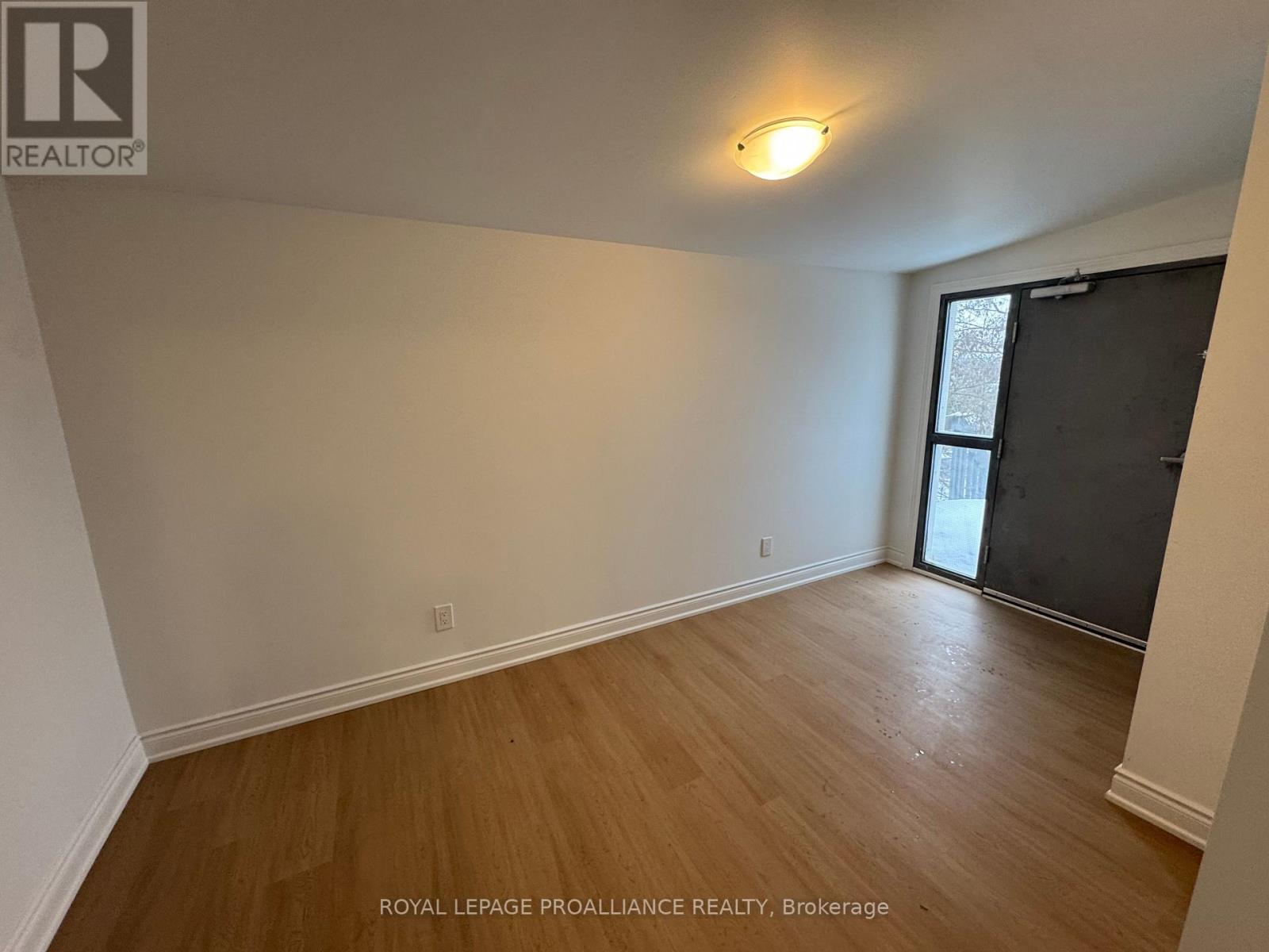 #5 - 380 Park Street N, Peterborough (Town Ward 3), Ontario  K9H 4P8 - Photo 13 - X12636792