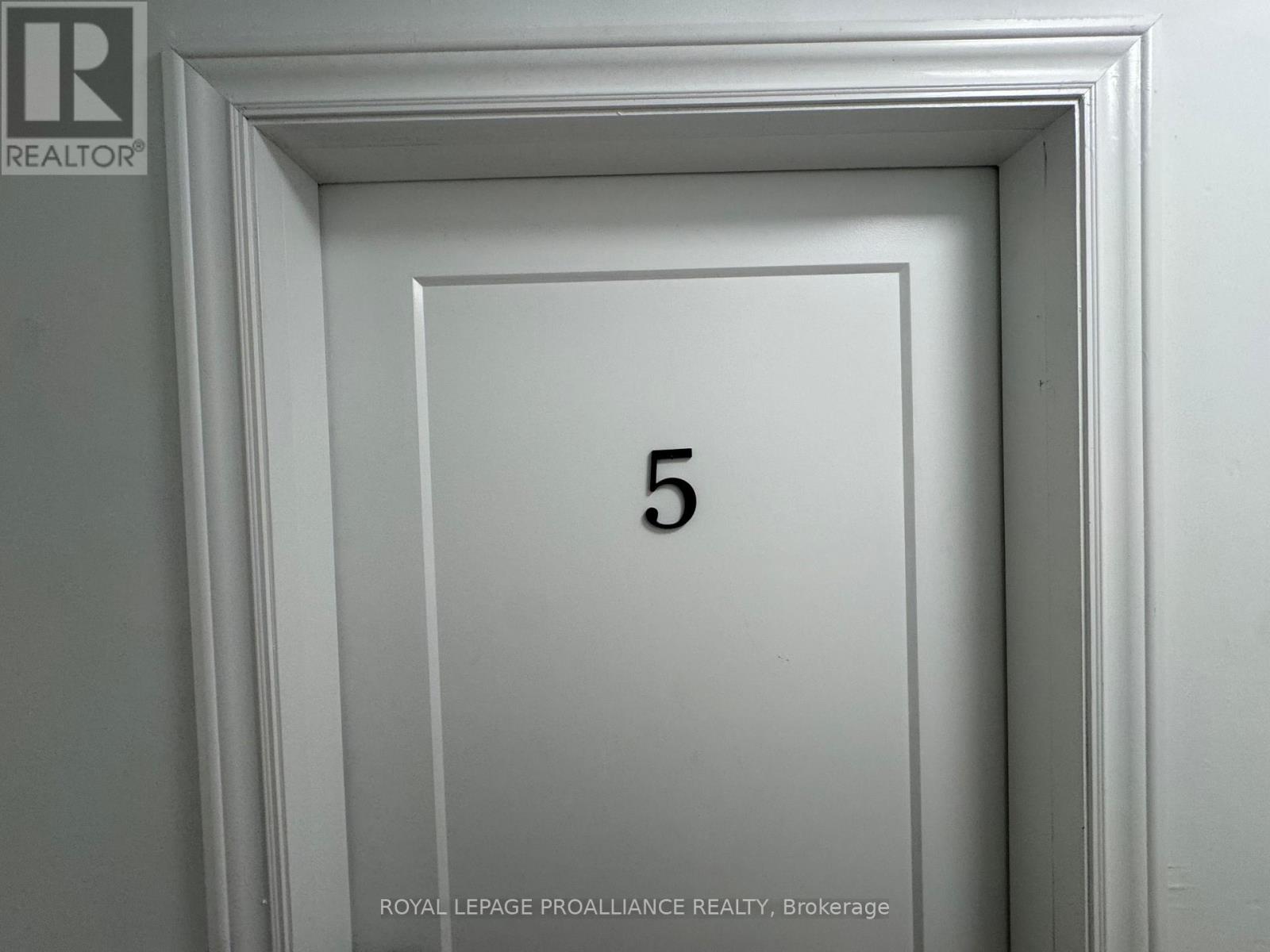 #5 - 380 Park Street N, Peterborough (Town Ward 3), Ontario  K9H 4P8 - Photo 3 - X12636792