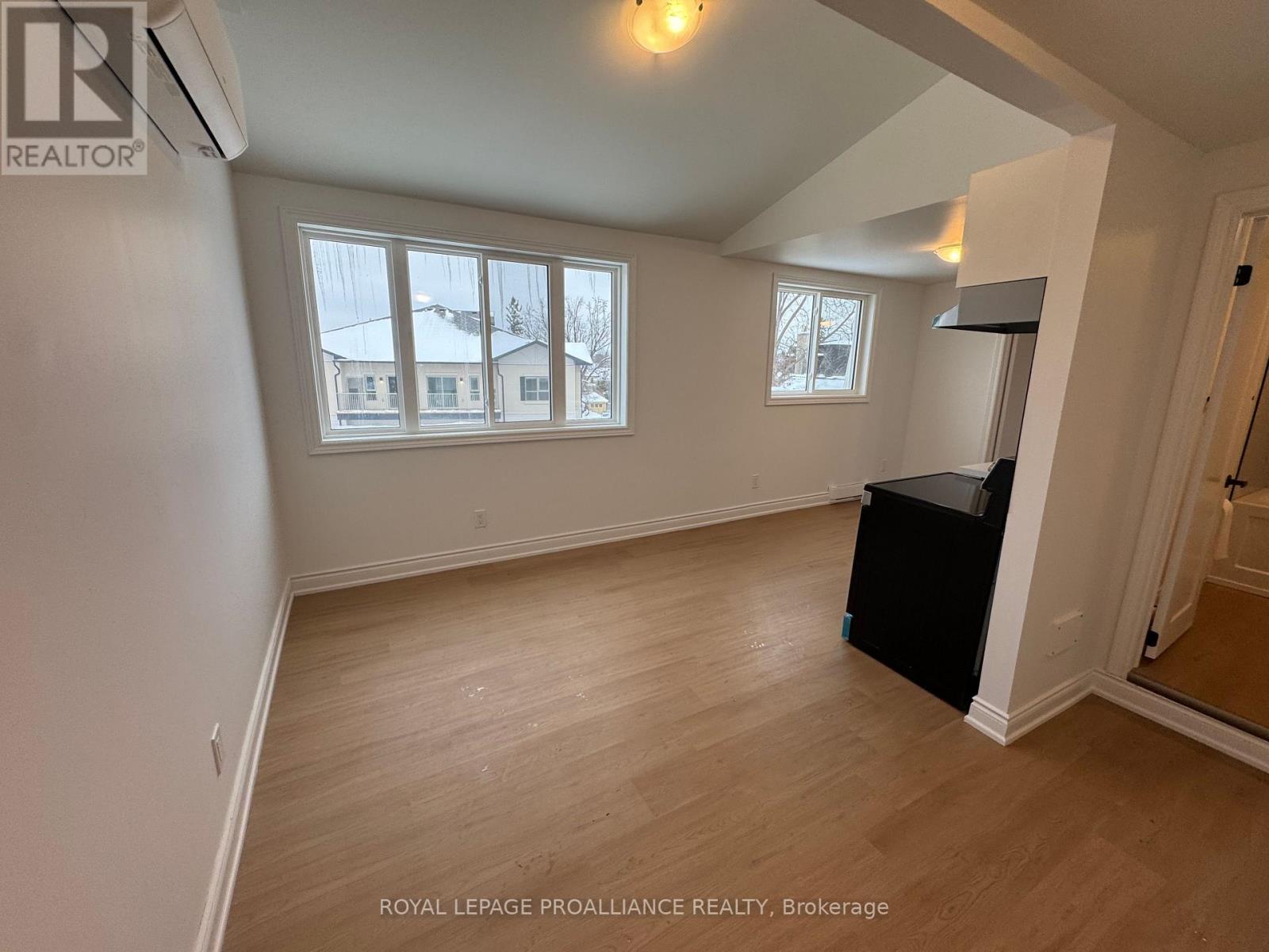 #5 - 380 Park Street N, Peterborough (Town Ward 3), Ontario  K9H 4P8 - Photo 4 - X12636792