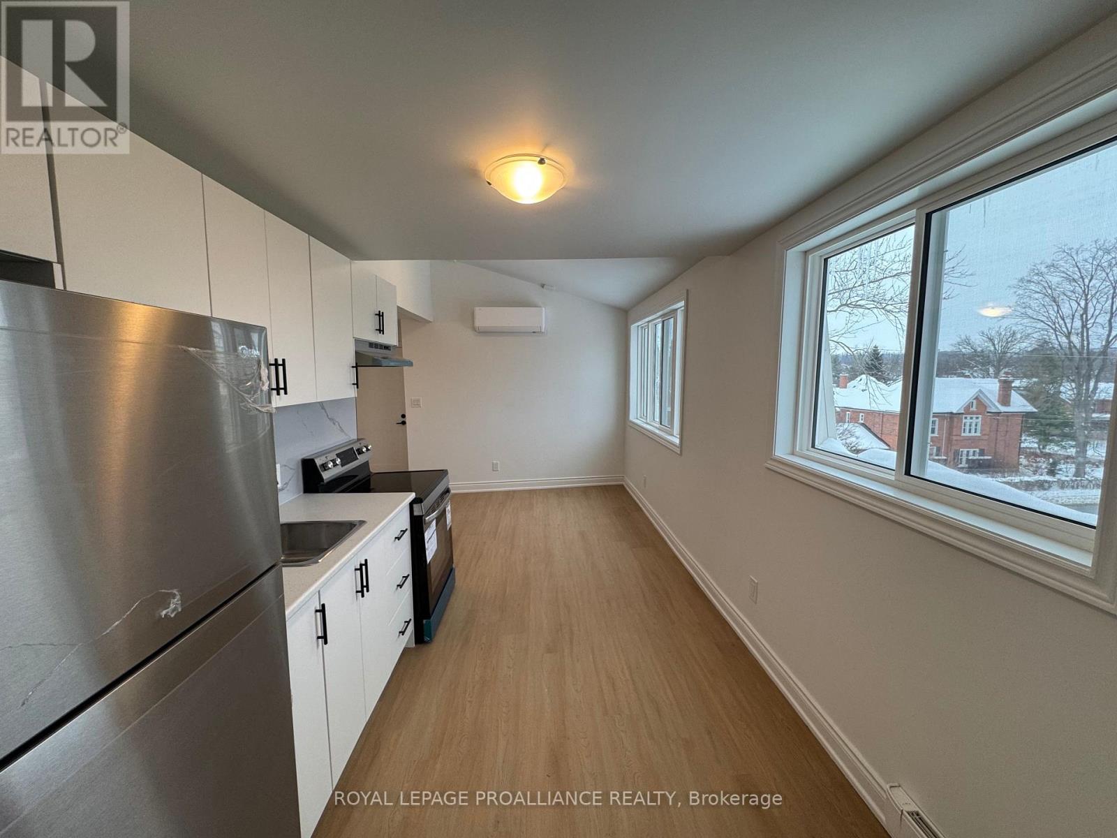 #5 - 380 Park Street N, Peterborough (Town Ward 3), Ontario  K9H 4P8 - Photo 5 - X12636792