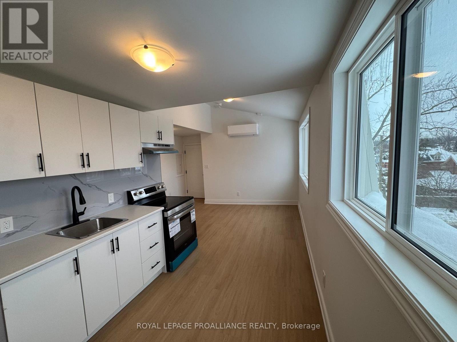 #5 - 380 Park Street N, Peterborough (Town Ward 3), Ontario  K9H 4P8 - Photo 9 - X12636792