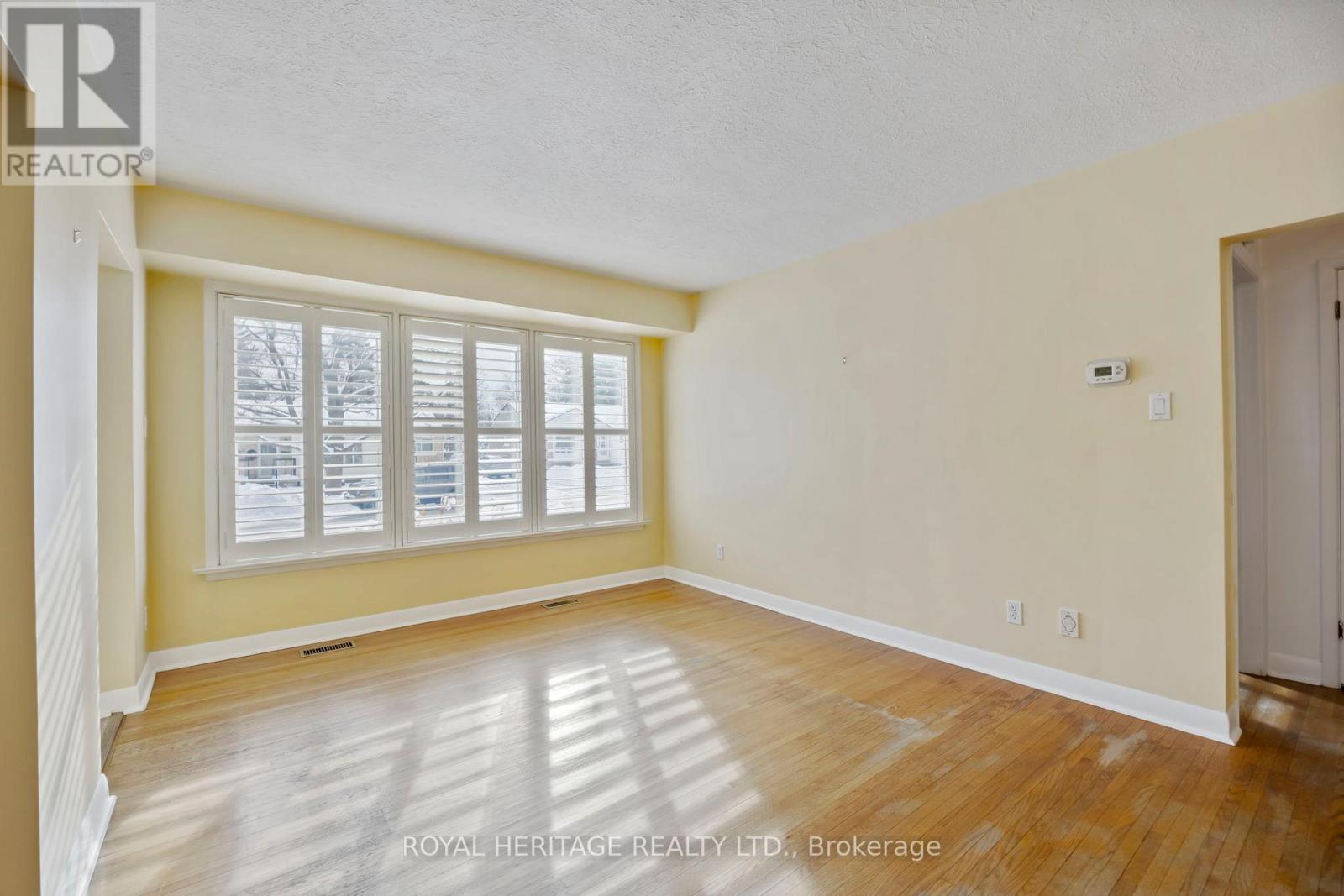 6 Sunset Court, Kawartha Lakes (Lindsay), Ontario  K9V 2S1 - Photo 10 - X12636864