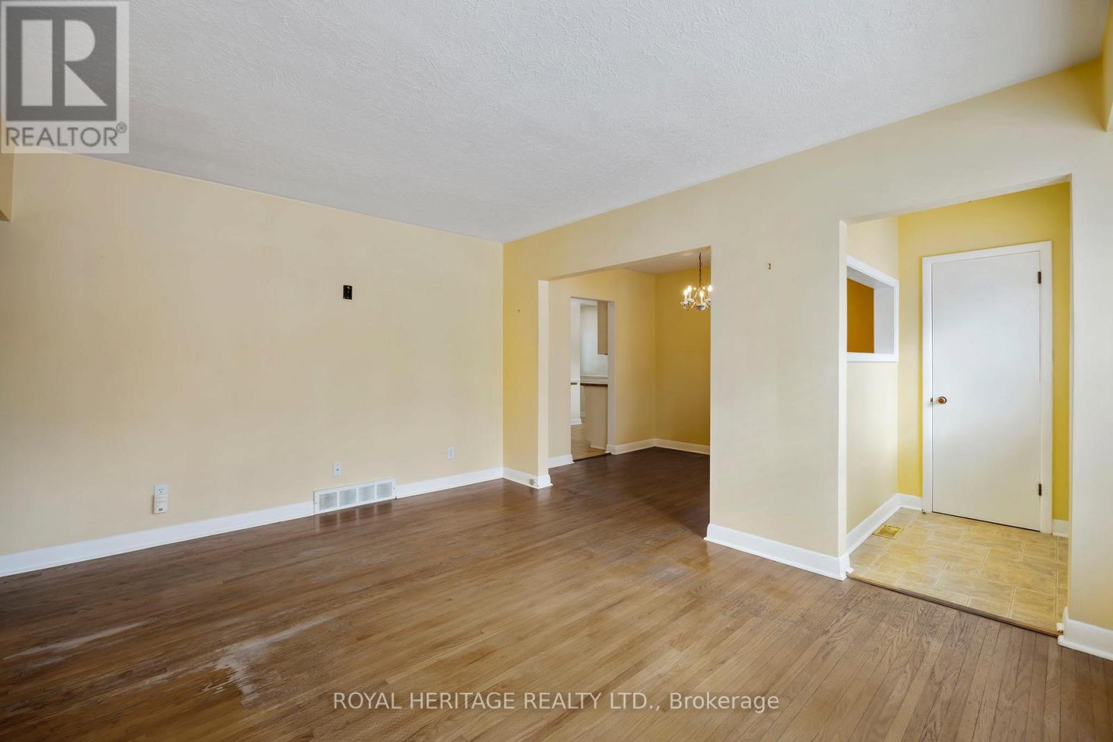 6 Sunset Court, Kawartha Lakes (Lindsay), Ontario  K9V 2S1 - Photo 12 - X12636864