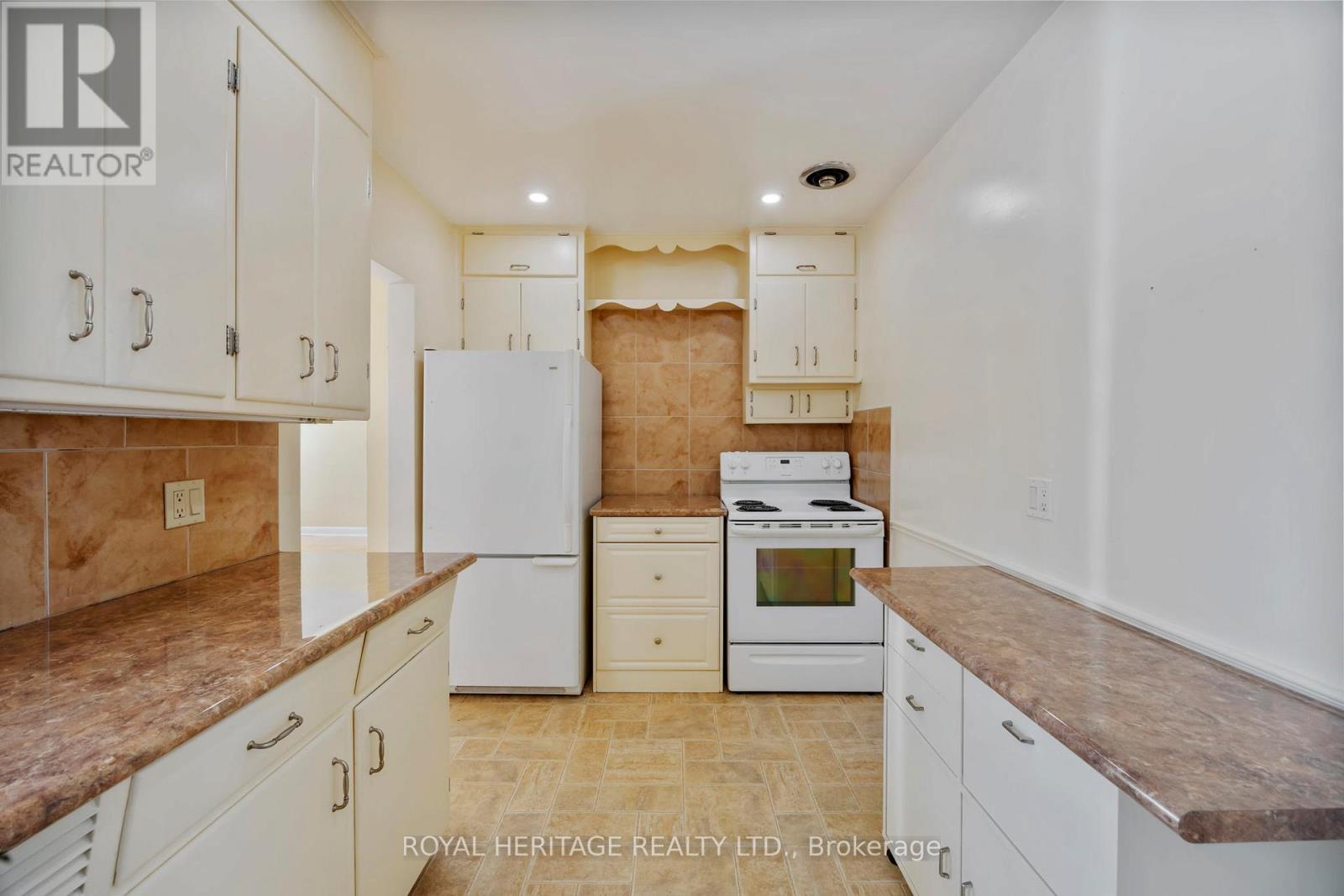 6 Sunset Court, Kawartha Lakes (Lindsay), Ontario  K9V 2S1 - Photo 17 - X12636864