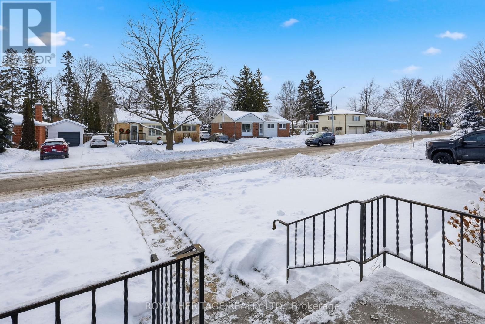 6 Sunset Court, Kawartha Lakes (Lindsay), Ontario  K9V 2S1 - Photo 3 - X12636864