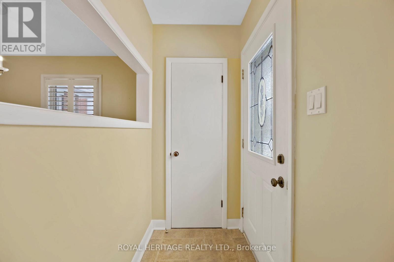 6 Sunset Court, Kawartha Lakes (Lindsay), Ontario  K9V 2S1 - Photo 9 - X12636864