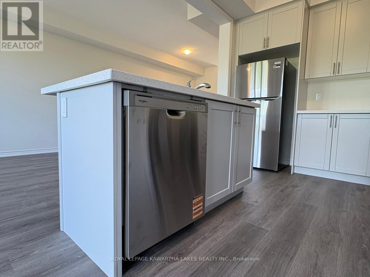 27 Hickey Lane, Kawartha Lakes (Lindsay), Ontario  K9V 0T3 - Photo 12 - X12638062