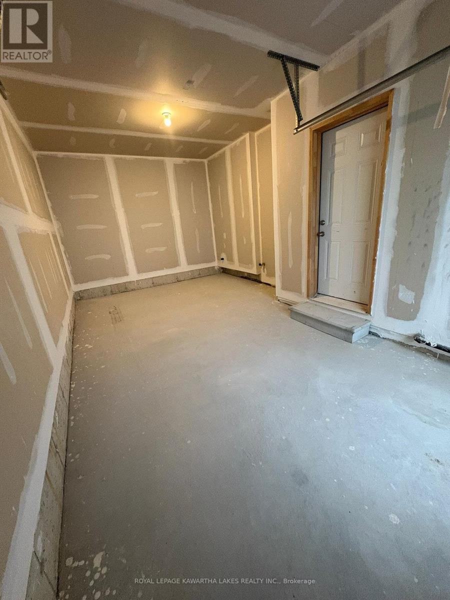 27 Hickey Lane, Kawartha Lakes (Lindsay), Ontario  K9V 0T3 - Photo 26 - X12638062