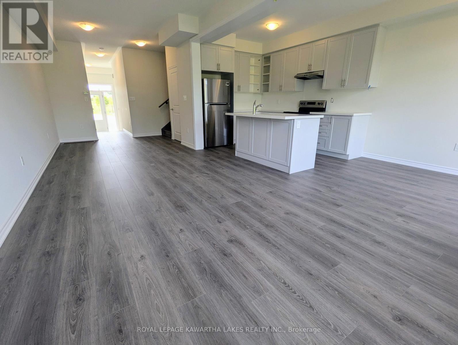 27 Hickey Lane, Kawartha Lakes (Lindsay), Ontario  K9V 0T3 - Photo 6 - X12638062