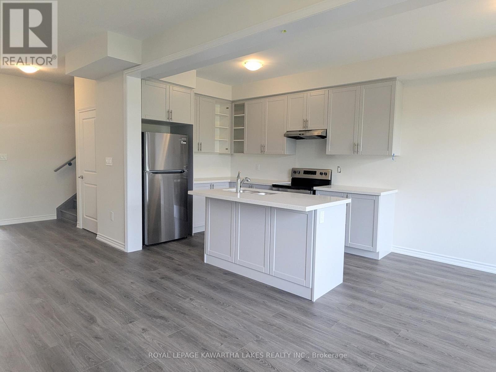 27 Hickey Lane, Kawartha Lakes (Lindsay), Ontario  K9V 0T3 - Photo 9 - X12638062