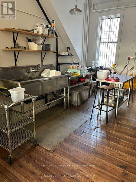 170 Hunter Street W, Peterborough (Town Ward 3), Ontario  K9H 2L2 - Photo 3 - X12638100