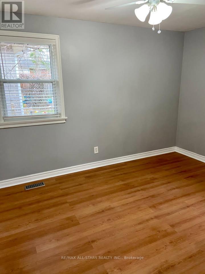 9 Cluxton Street, Peterborough (Northcrest Ward 5), Ontario  K9H 4Y9 - Photo 10 - X12638514