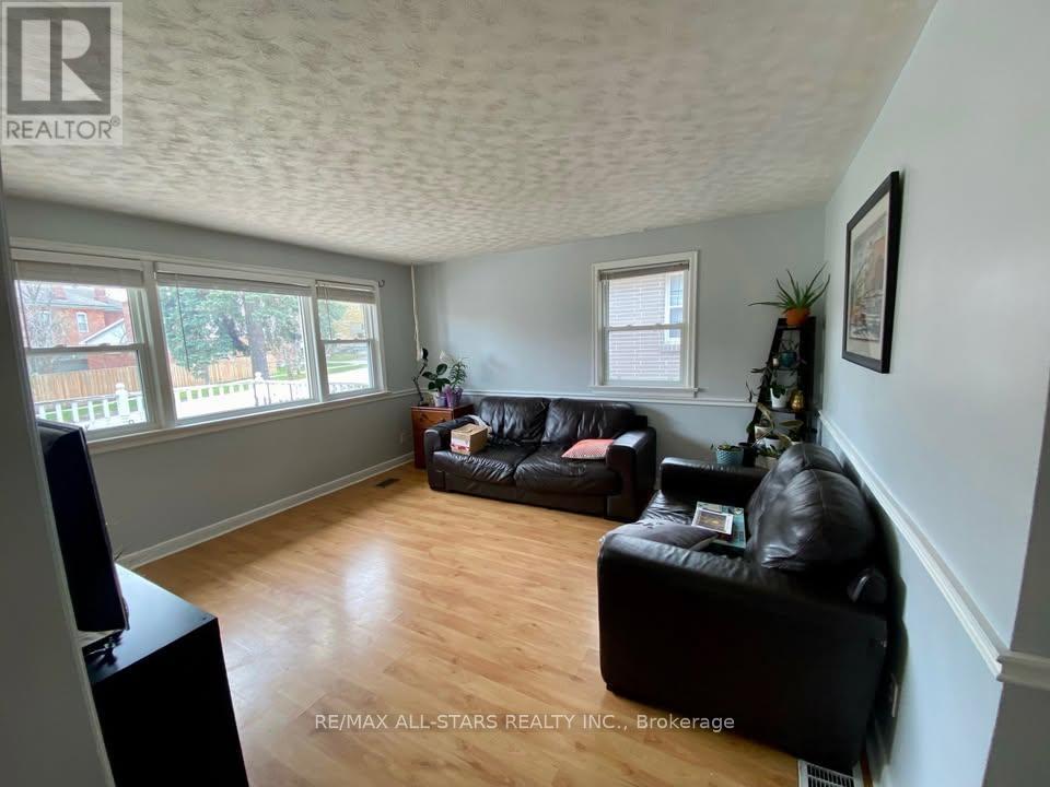 9 Cluxton Street, Peterborough (Northcrest Ward 5), Ontario  K9H 4Y9 - Photo 5 - X12638514