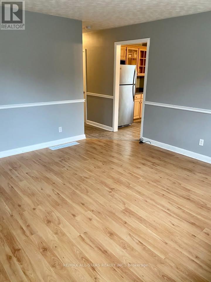 9 Cluxton Street, Peterborough (Northcrest Ward 5), Ontario  K9H 4Y9 - Photo 7 - X12638514