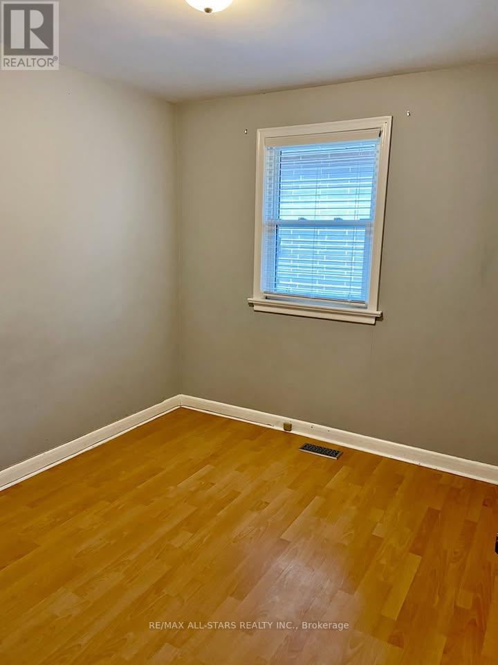 9 Cluxton Street, Peterborough (Northcrest Ward 5), Ontario  K9H 4Y9 - Photo 9 - X12638514