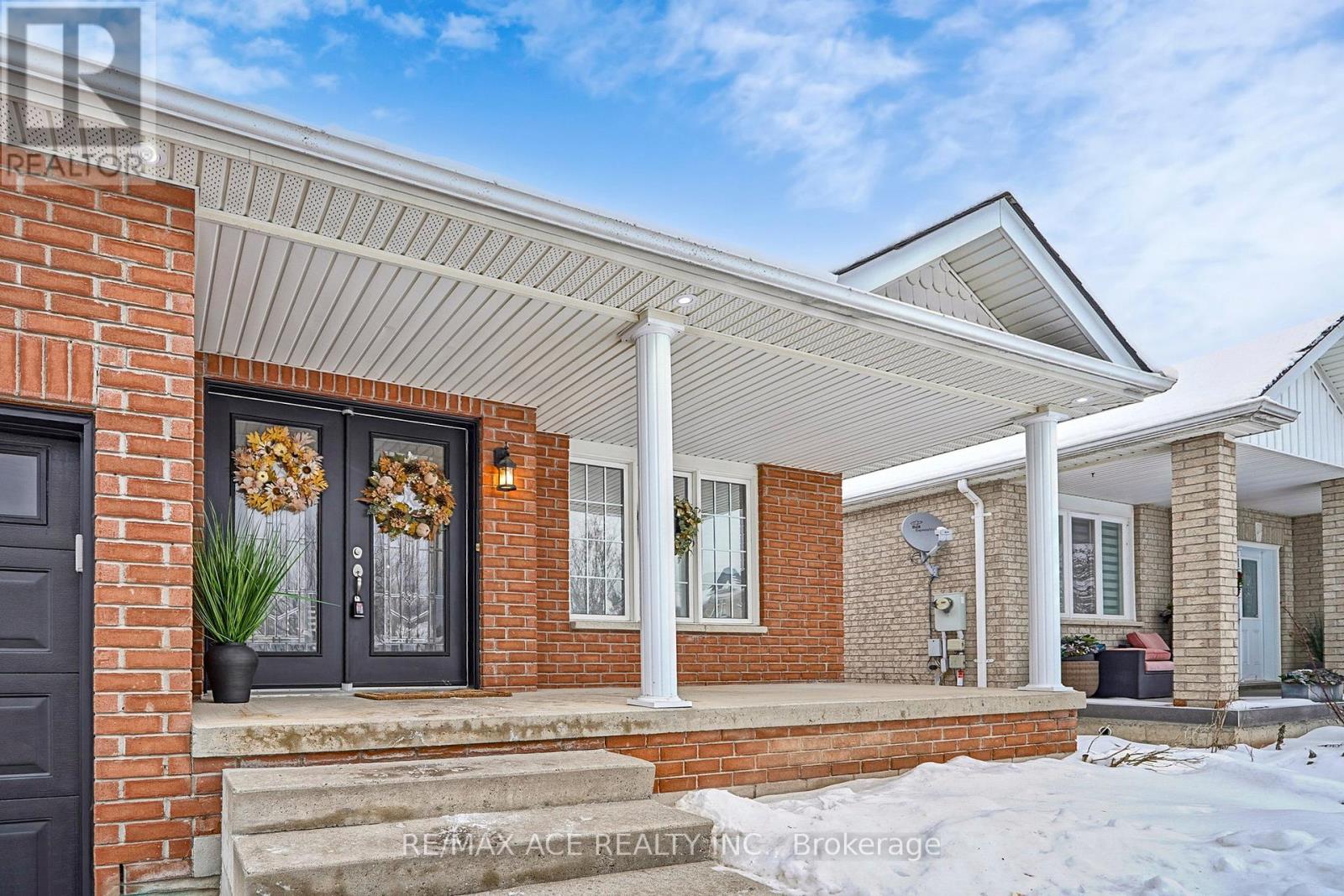 66 William Jose Court, Clarington (Newcastle), Ontario  L1B 1N7 - Photo 4 - E12638658