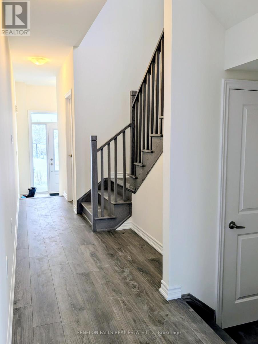 25 Hickey Lane, Kawartha Lakes (Lindsay), Ontario  K9V 0T3 - Photo 9 - X12639802