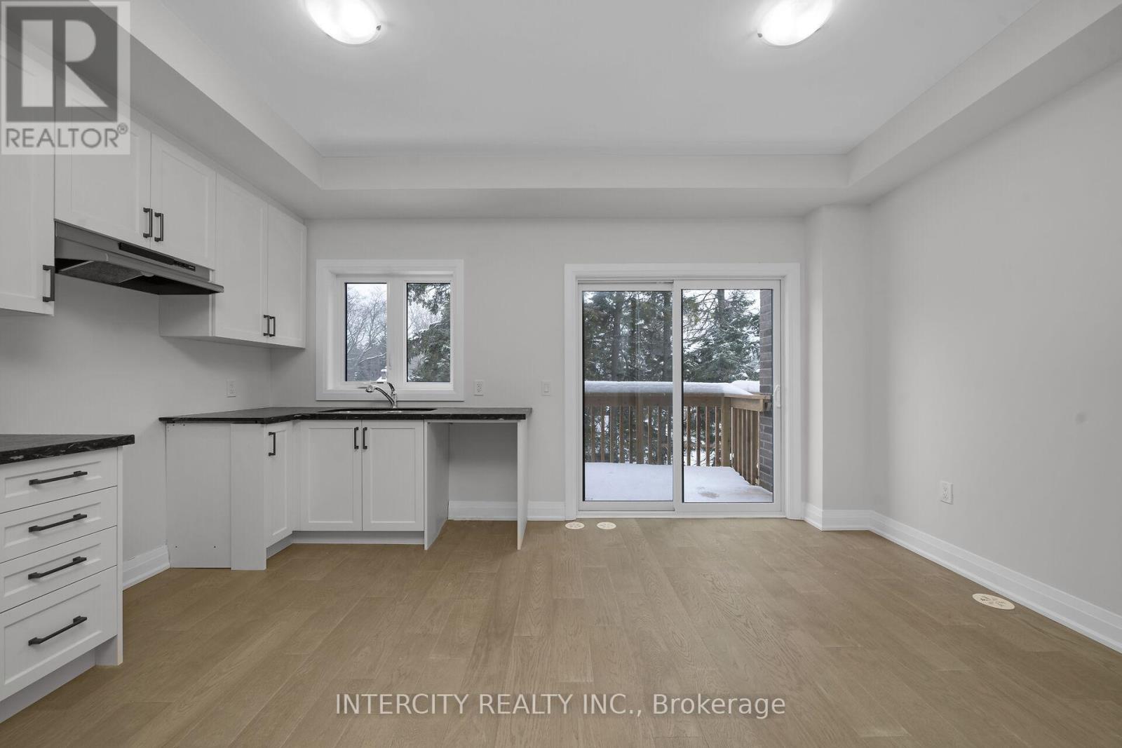 Unit 5 - 19 Marret Lane, Clarington (Newcastle), Ontario  L1B 1J2 - Photo 5 - E12640568