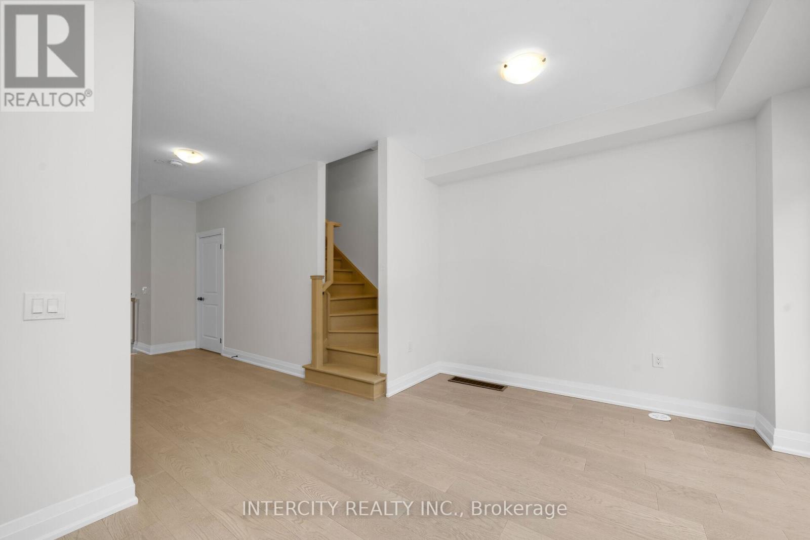 Unit 10 - 39 Marret Lane, Clarington (Newcastle), Ontario  L1B 1J2 - Photo 10 - E12640582